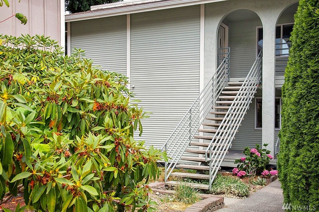Property Photo:  17211 NE 45th St 84  WA 98052 