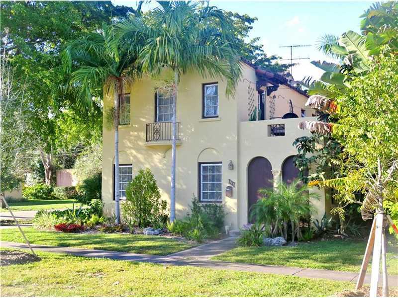 Property Photo:  447 Giralda Ave  FL 33134 