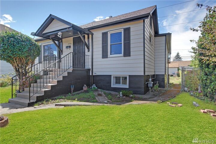 Property Photo:  1716 S Cushman Ave  WA 98405 