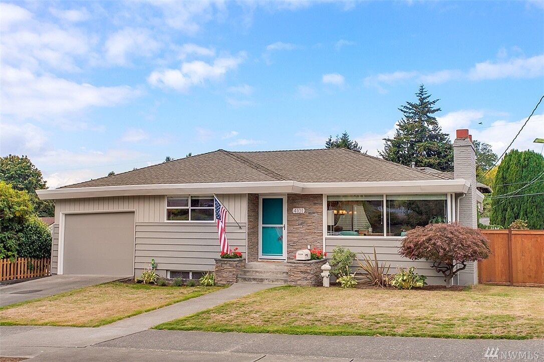 Property Photo:  4101 46th Ave SW  WA 98116 