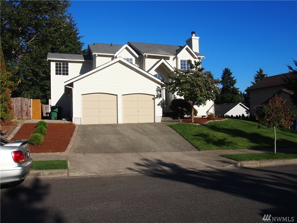 Property Photo:  2008 Camas Ave NE  WA 98056 