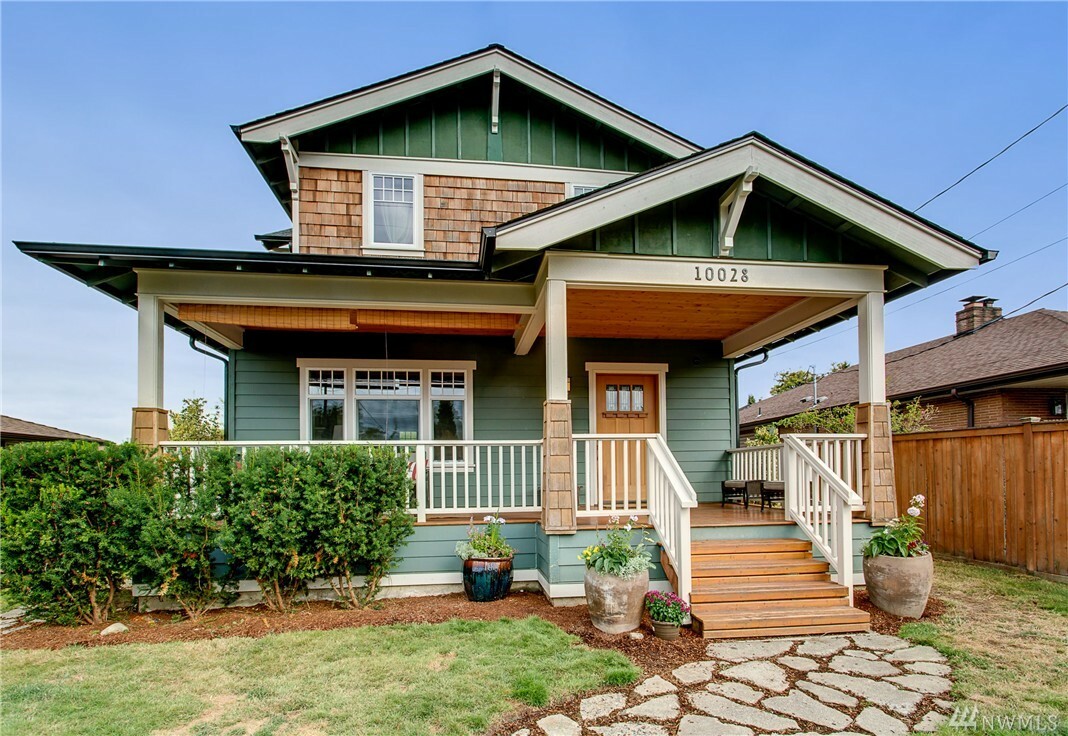 Property Photo: 10028 62nd Ave S WA 98178