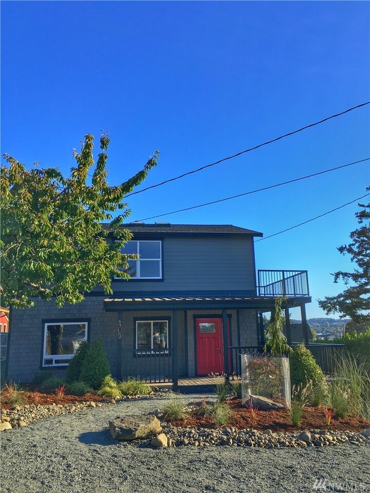 Property Photo: 405 3rd St WA 98221