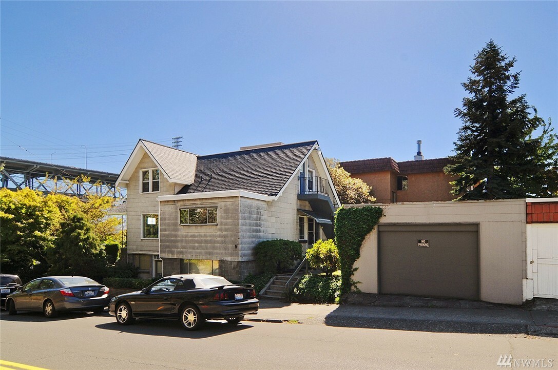 Property Photo: 3911 4th Ave NE WA 98105