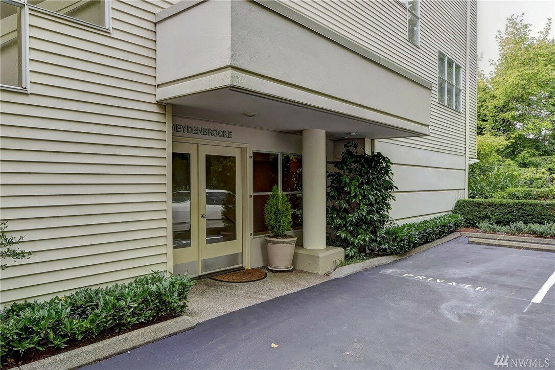 Property Photo: 10237 SE 3rd St 9 WA 98004