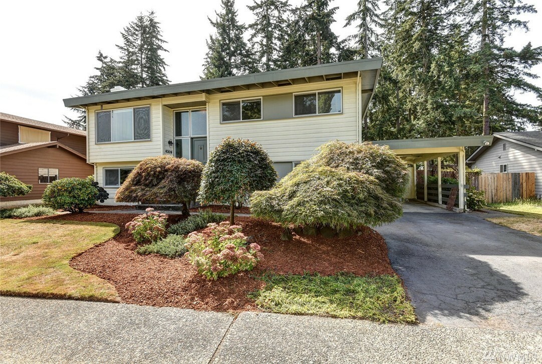Property Photo:  4309 NE 17th St  WA 98059 