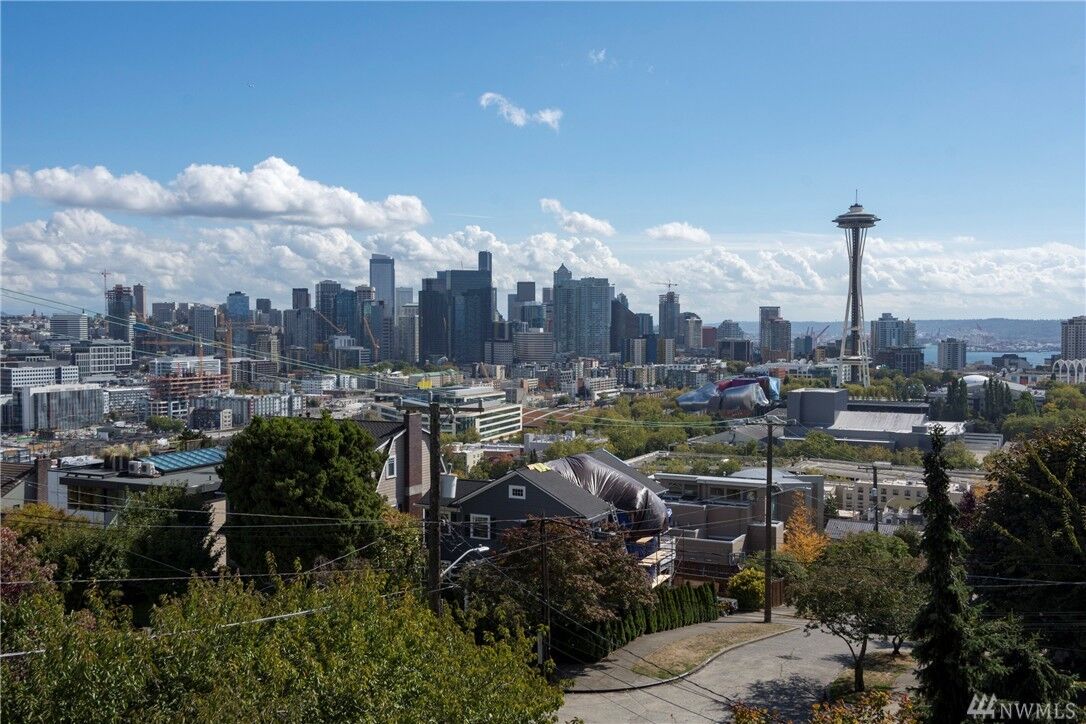 Property Photo:  1116 Bigelow Ave N  WA 98109 