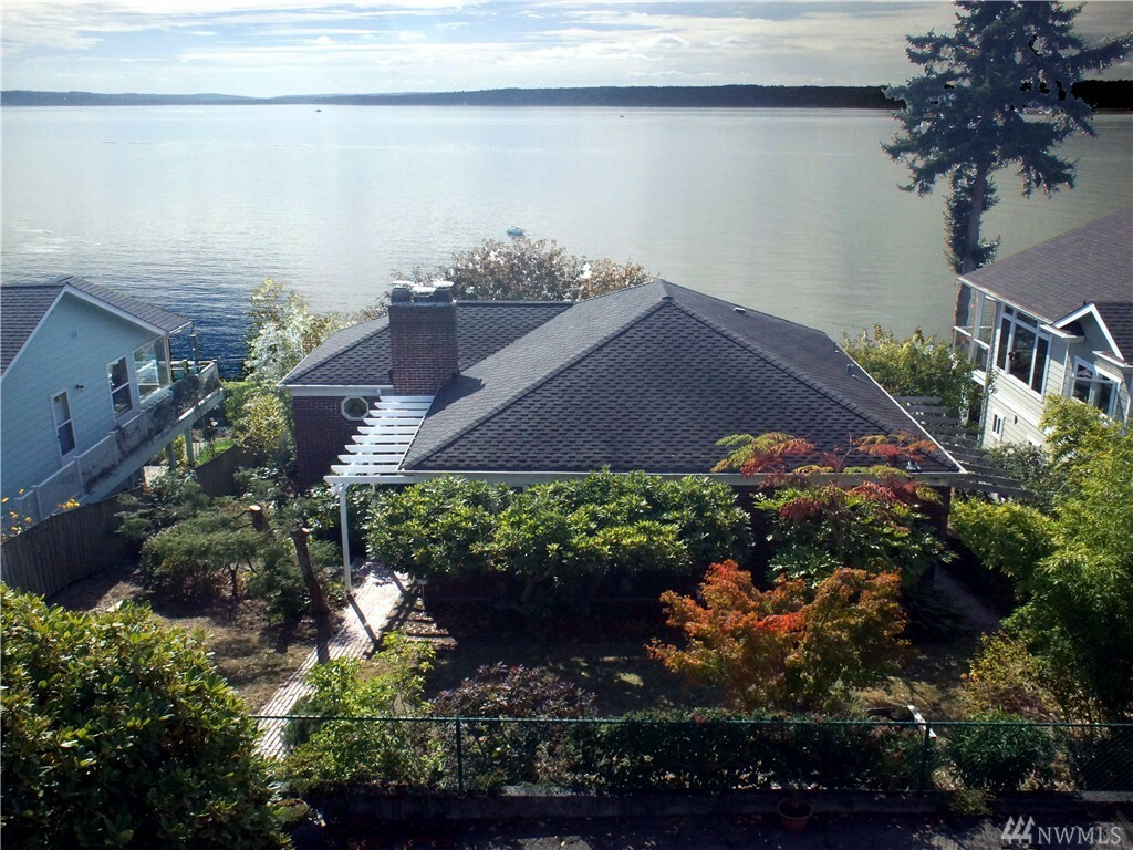 Property Photo:  12243 Shorewood Dr SW  WA 98146 