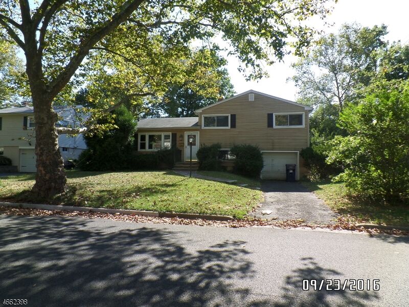 Property Photo:  90 N Glenwood Rd  NJ 07023 