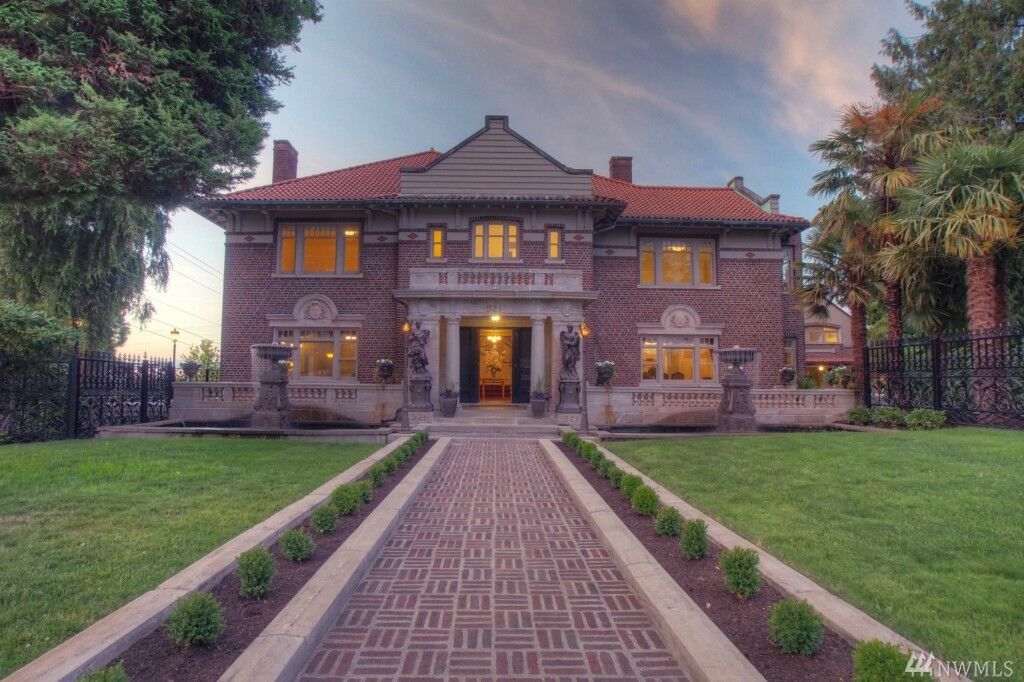 Property Photo:  521 N Yakima Ave  WA 98403 