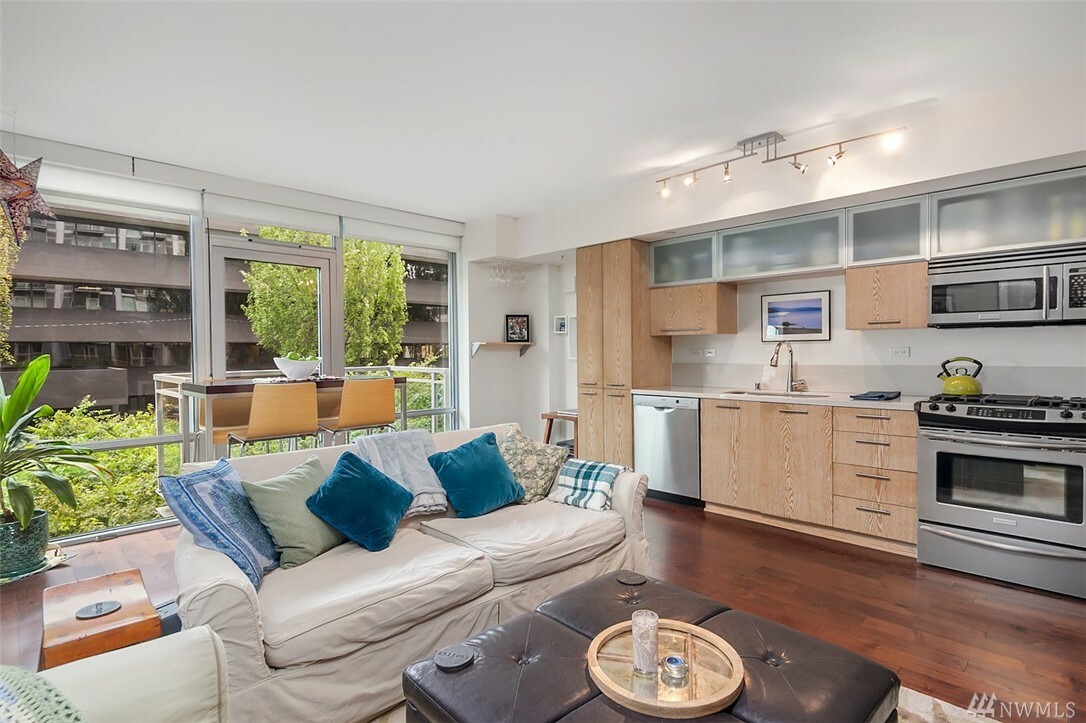 Property Photo: 2911 2nd Ave 314 WA 98121
