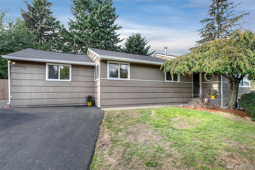 Property Photo:  10215 2nd Ave S  WA 98168 