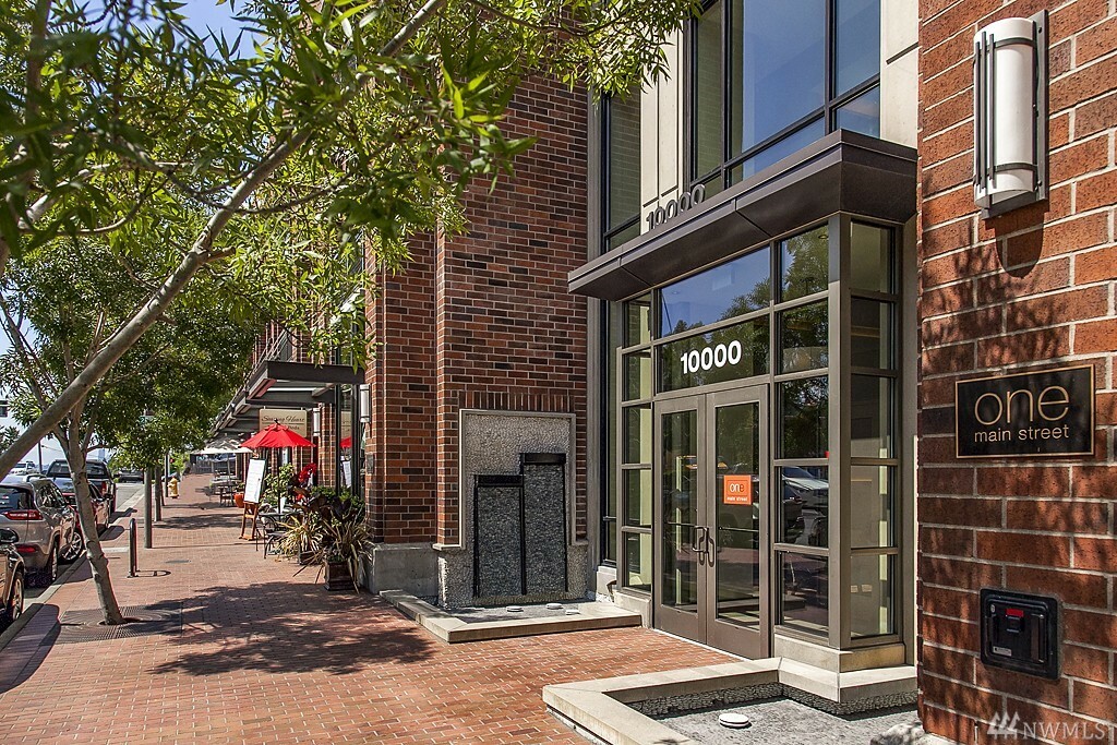 Property Photo: 10000 Main St 302 WA 98004