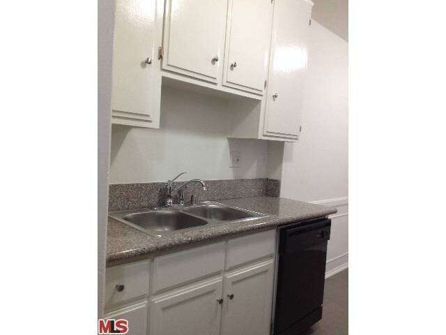 Property Photo:  1833 Normandie Ave 102  CA 90027 