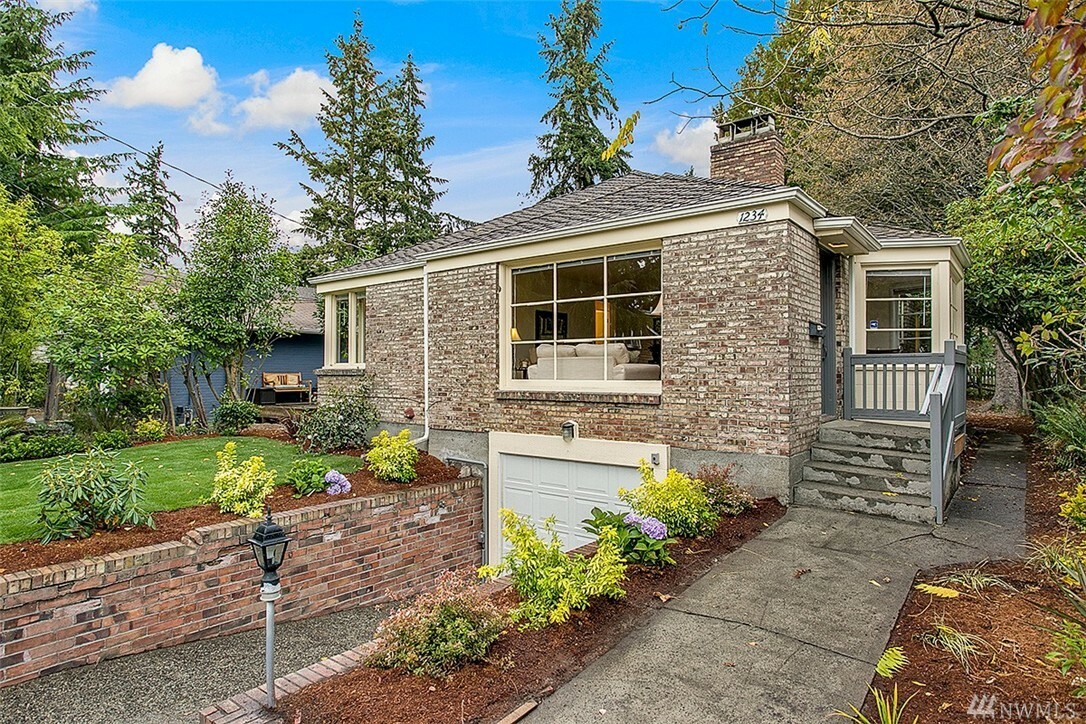 Property Photo:  1234 NE 88th St  WA 98115 