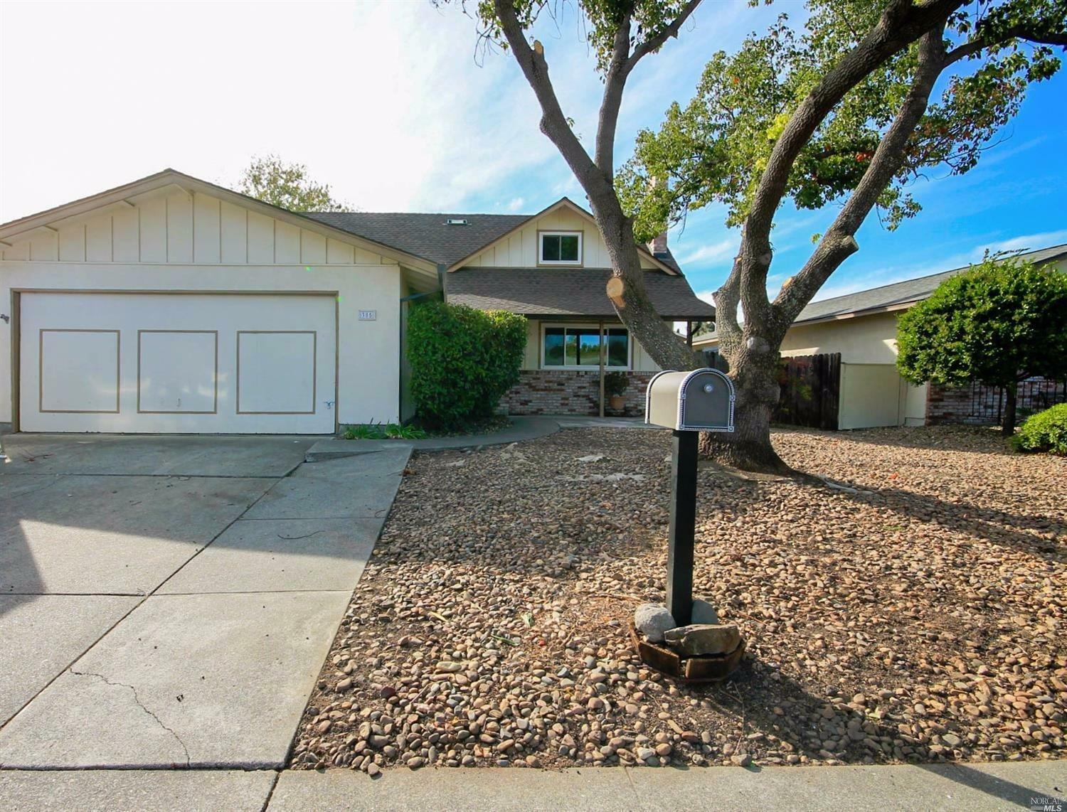 Property Photo:  385 Franklin Court  CA 95687 