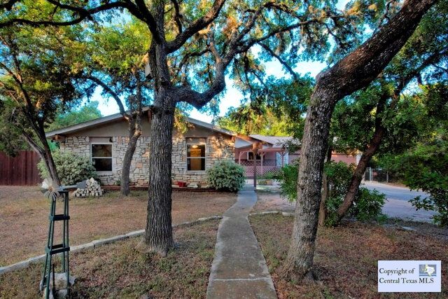 Property Photo: 302 Quail Run TX 78666
