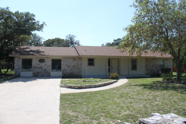 Property Photo: 605 Quail Run TX 78666