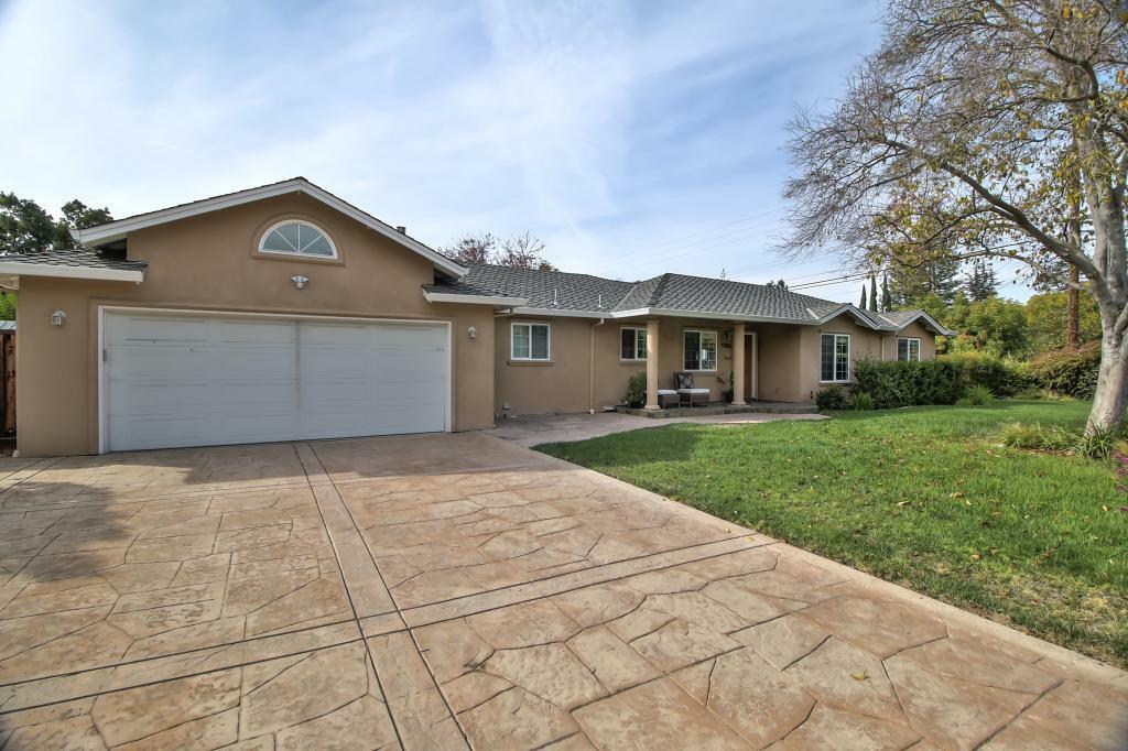 Property Photo:  1212 Brentwood Street  CA 94024 