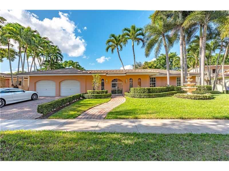 Property Photo:  16100 Aberdeen Way  FL 33014 