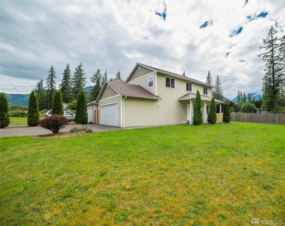 Property Photo:  308 6th St A  WA 98251 
