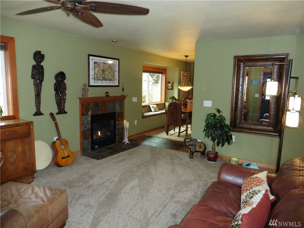 Property Photo:  401 1st St  WA 98922 