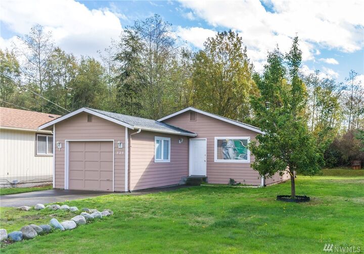 Property Photo:  525 Salal St  WA 98277 