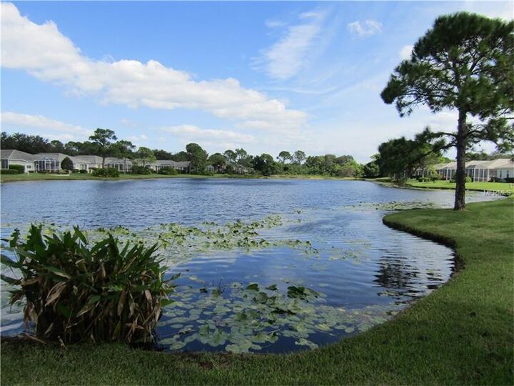 Property Photo: 858 Tartan Drive 858 FL 34293