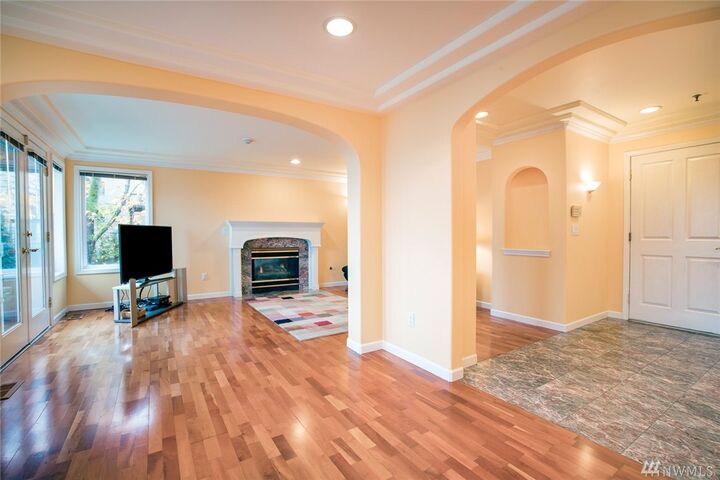 Property Photo: 2170 6th Ave N 201 WA 98109