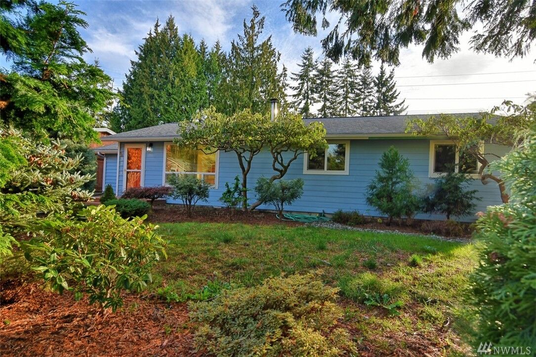Property Photo:  5214 Monticello Dr  WA 98026 