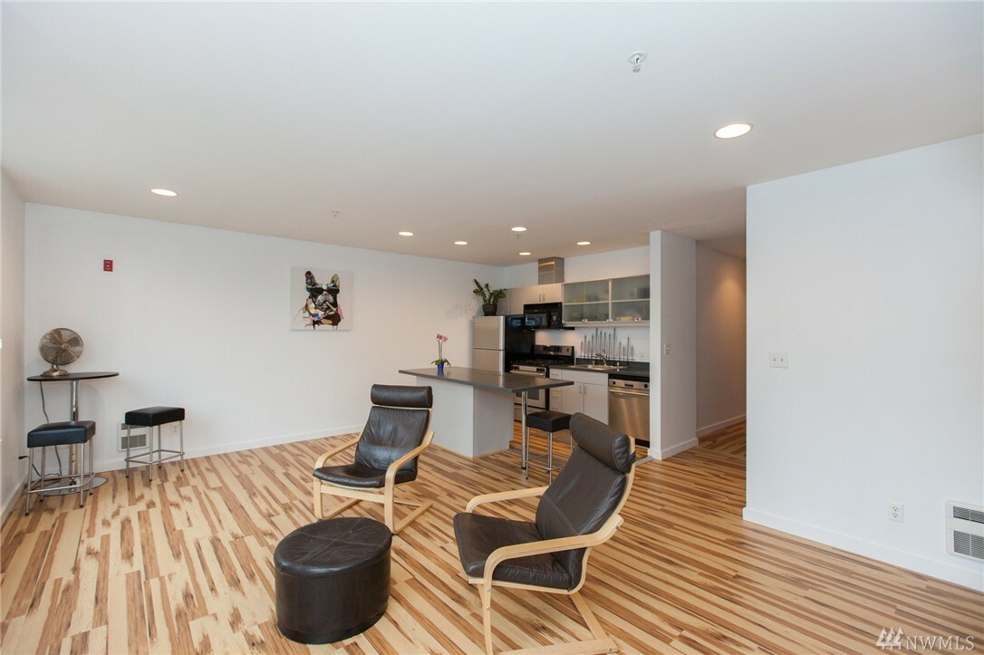 Property Photo: 66 Bell St 61 WA 98121