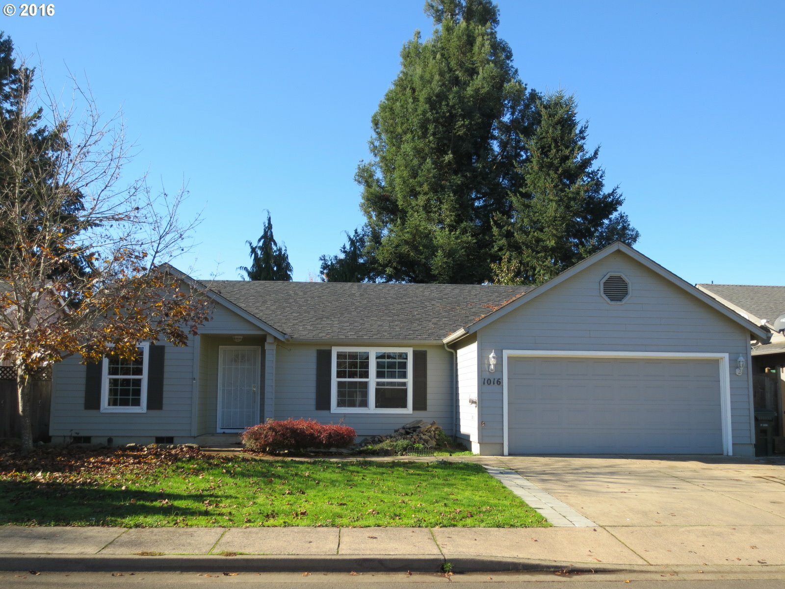 Property Photo:  1016 Ash Grove Loop  OR 97426 