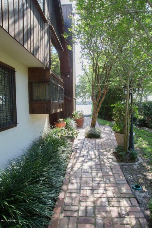 Property Photo:  437 N Halifax Avenue  FL 32118 