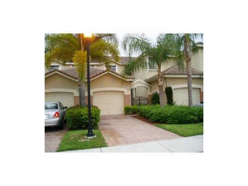 Property Photo:  4018 Peppertree Dr 4018  FL 33332 