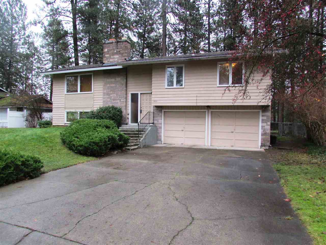 Property Photo: 923 W Bellwood Dr WA 99218