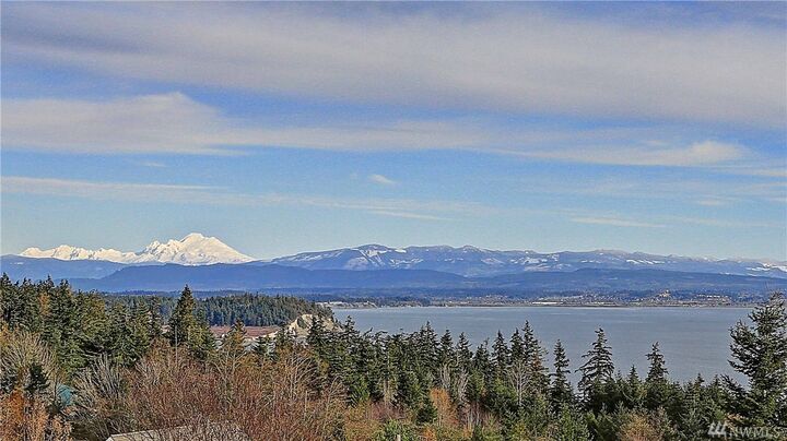 Property Photo: 1008 Fisher King Wy WA 98282