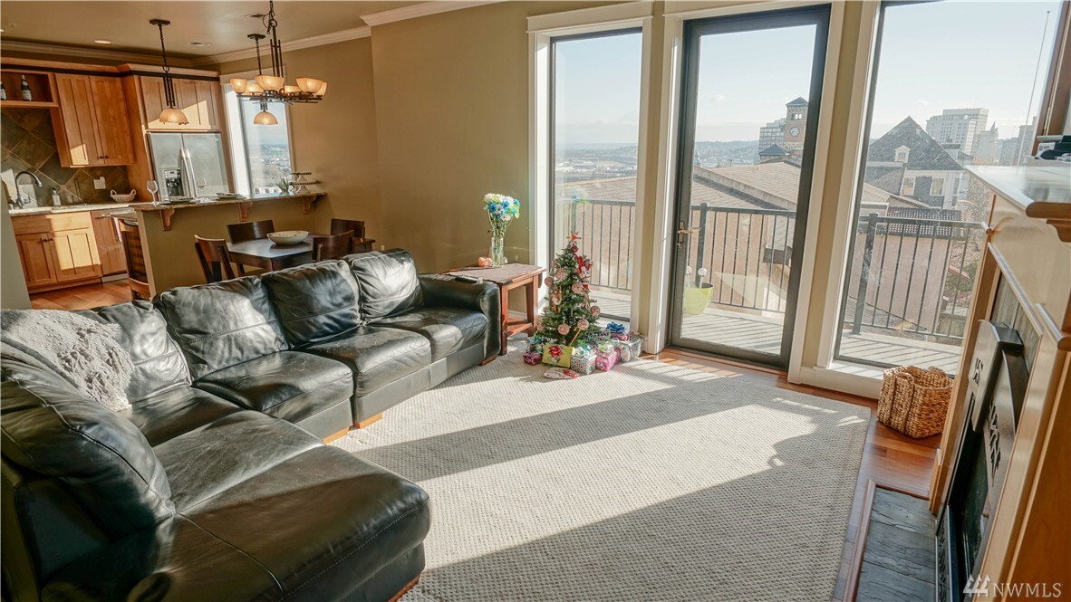 Property Photo: 505 Broadway 510 WA 98402