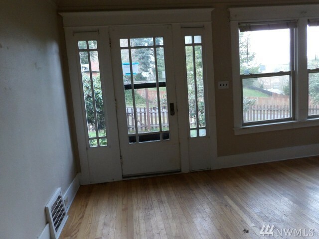 Property Photo: 309 NW Washington St WA 98596