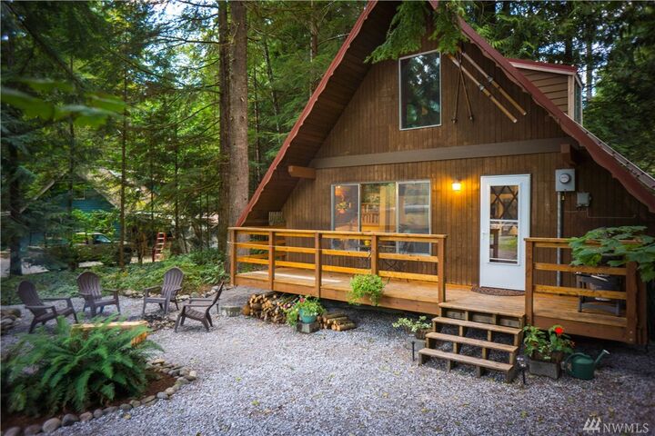 Property Photo:  18009 Glacier Rim Dr  WA 98244 