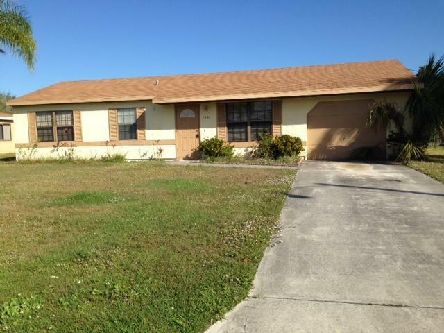 Property Photo:  1461 SE Belcrest Street  FL 34952 