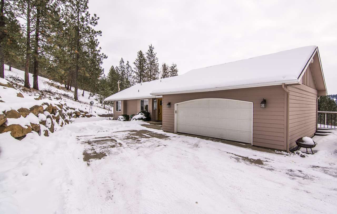 Property Photo: 15227 S Valley Chapel Rd WA 99036