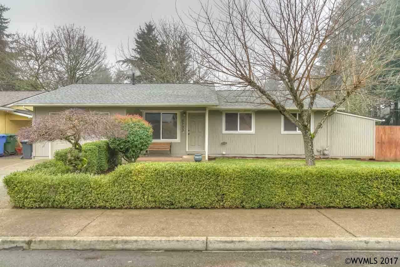 Property Photo: 5733 Candy Flower Ct OR 97306