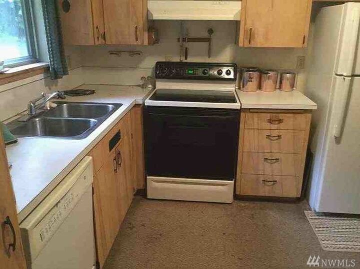 Property Photo:  4460 Almira Dr  WA 98310 