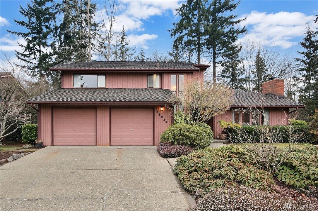 Property Photo:  15926 SE 166th Place  WA 98058 
