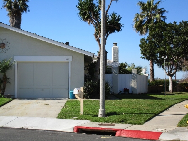 Property Photo: 801 Caminito Del Mar CA 92011
