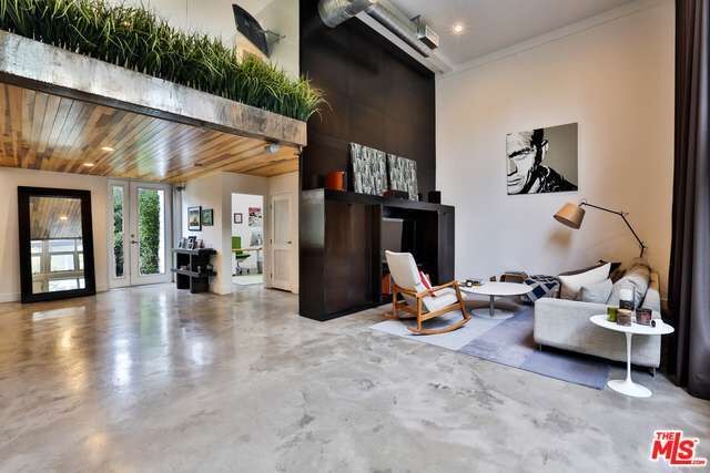 Property Photo: 1037 N Laurel Ave 9 CA 90046