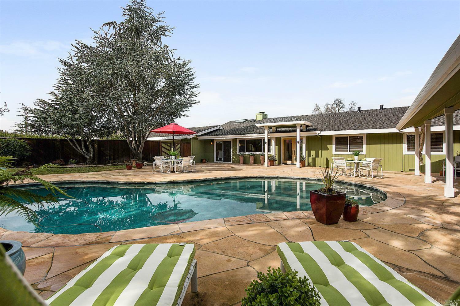 Property Photo:  18 Pinehurst Circle  CA 94558 