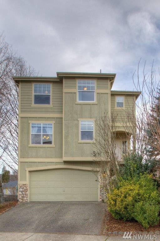 Property Photo:  8310  Olmstead Place SE  WA 98065 