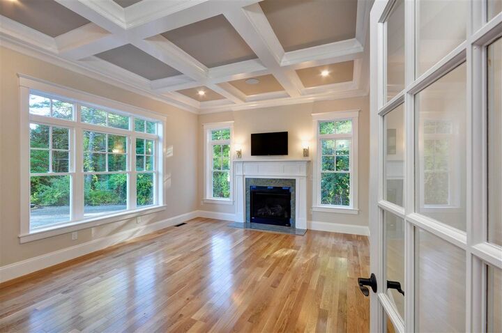 Property Photo: 4 Knollcrest Drive NH 03110