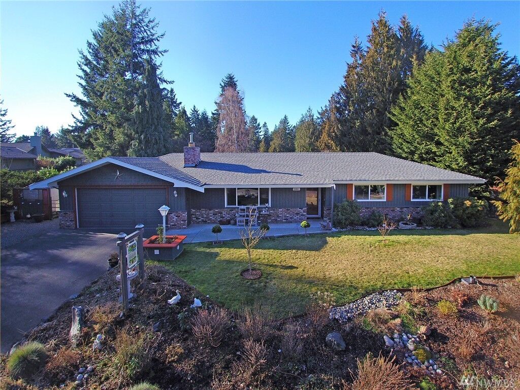 Property Photo:  201 Sunland Dr  WA 98382 
